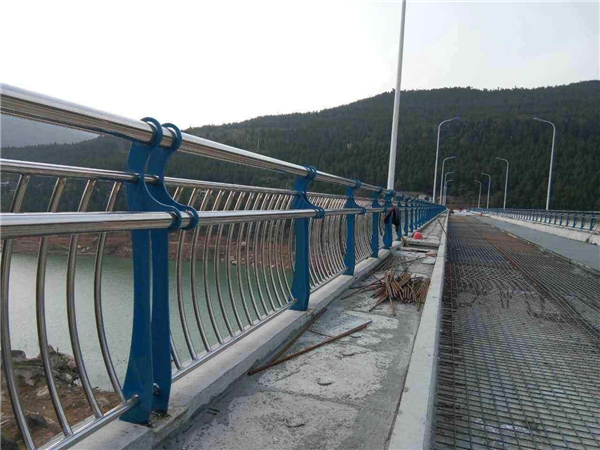 汕头不锈钢桥梁护栏的特点及其在桥梁安全中的重要作用