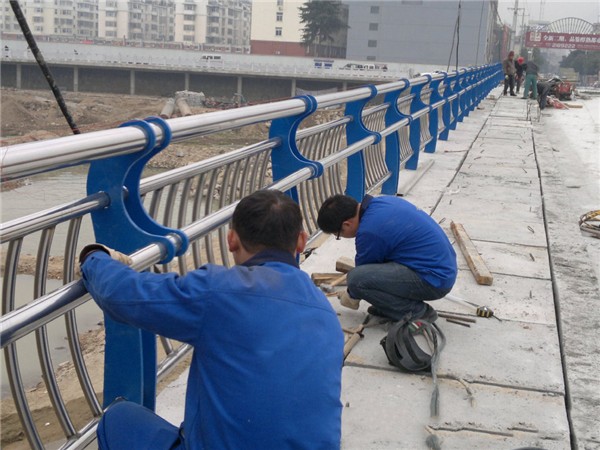 汕头不锈钢桥梁护栏除锈维护的重要性及其方法
